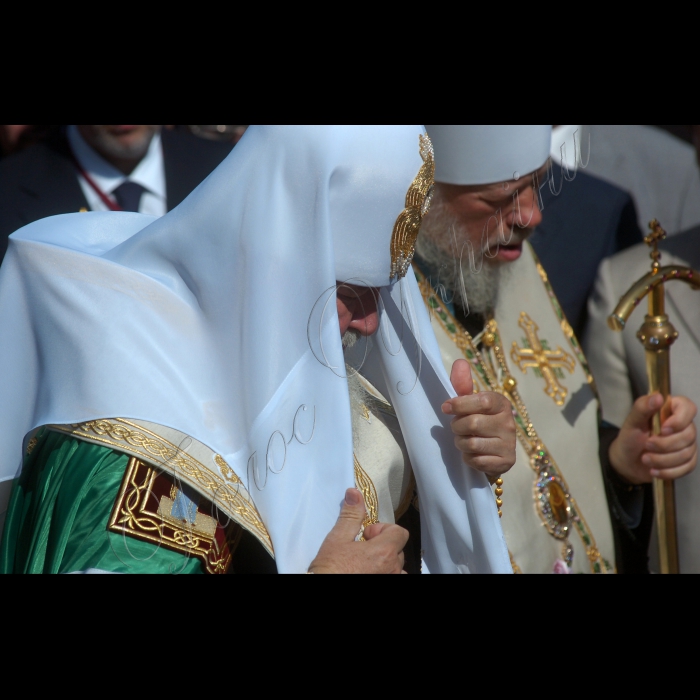27 липня 2010 Київ. Урочистий молебень на Володимирській гірці з нагоди візиту в Україну Святішого Патріарха Московського і всієї Русі Кирила.