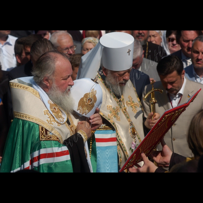 27 липня 2010 Київ. Урочистий молебень на Володимирській гірці з нагоди візиту в Україну Святішого Патріарха Московського і всієї Русі Кирила.