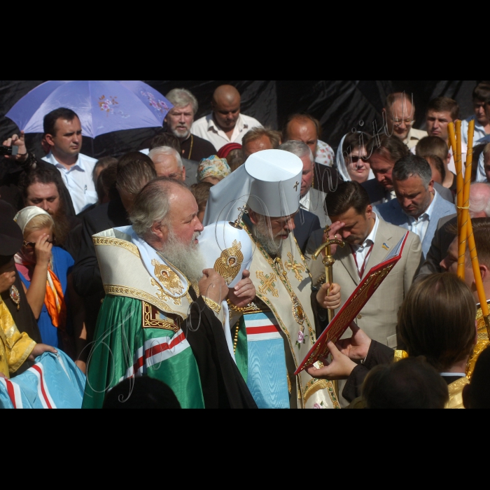 27 липня 2010 Київ. Урочистий молебень на Володимирській гірці з нагоди візиту в Україну Святішого Патріарха Московського і всієї Русі Кирила.