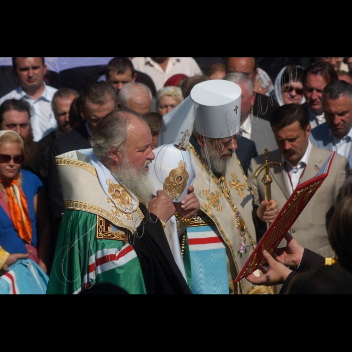 27 липня 2010 Київ. Урочистий молебень на Володимирській гірці з нагоди візиту в Україну Святішого Патріарха Московського і всієї Русі Кирила.