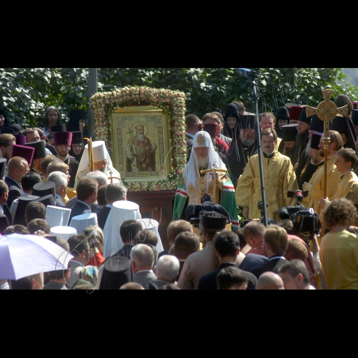 27 липня 2010 Київ. Урочистий молебень на Володимирській гірці з нагоди візиту в Україну Святішого Патріарха Московського і всієї Русі Кирила.