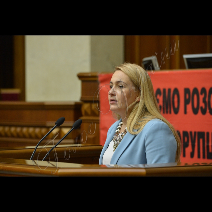 8 червня 2016 року. У Верховній Раді України відбулися парламентські слухання на тему: «Транскордонне співробітництво як чинник євроінтеграційних процесів України». ЮРИНЕЦЬ Оксана Голова підкомітету з питань регіонального та транскордонного співробітництва між Україною та країнами ЄС Комітету Верховної Ради України з питань європейської інтеграції/ Співавтор Постанови