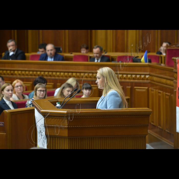 8 червня 2016 року. У Верховній Раді України відбулися парламентські слухання на тему: «Транскордонне співробітництво як чинник євроінтеграційних процесів України». ЮРИНЕЦЬ Оксана Голова підкомітету з питань регіонального та транскордонного співробітництва між Україною та країнами ЄС Комітету Верховної Ради України з питань європейської інтеграції/ Співавтор Постанови