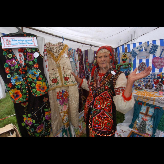 7-8 серпня 2010 на два дні урочище Бичова, недалеко від міста Монастириська (Тернопільська область), уже протягом десяти років стає територією лемків. Минулими вихідними тут відбувся дванадцятий всеукраїнський фестиваль лемківської культури «Дзвони лемківщини» . Майже десять тисяч гостей і учасників  відвідали фестиваль. Тут можна було зустріти лемків із Польщі, Словенії, Хорватії, Австрії,  Росії та України. 82-річна лемкиня Стефанія Левацька - жителька села Слобода Козівського ройону Тернопільської області.