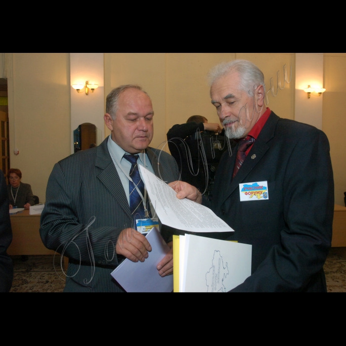 30 вересня 2010 у рамках заходів Року ветеранів Великої Вітчизняної війни та 20-річчя встановлення ООН Дня людей похилого віку відбувся Всеукраїнський форум ветеранів. У ньому взяли участь представники міністерств та відомств, заступники голів облдержадміністрацій, представники всеукраїнських громадських організацій. Владислав Мороз, голова Держкомітету у справах ветеранів, Михайло Крисько, голова правління українського благодійного фонду пошуку «Пам’ять».