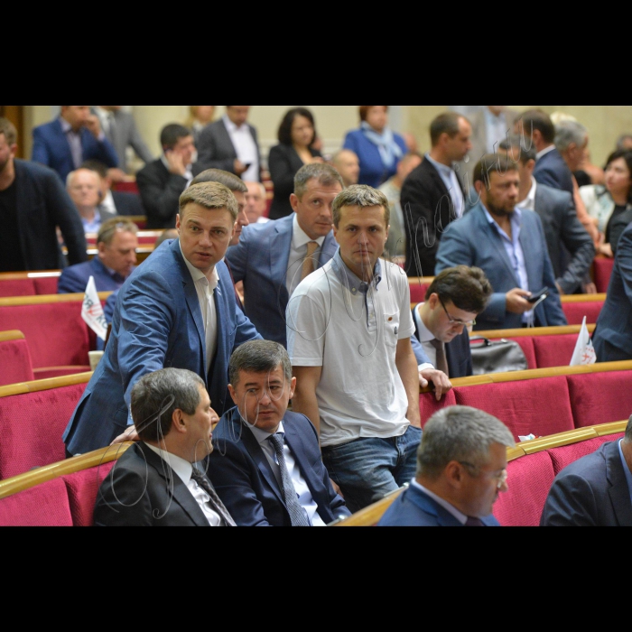 14 червня 2016 пленарне засідання Верховної Ради України. Віталій Купрій-позафракційний, Ігор Луценко-Батьківщина,
Сидять- Едуард Матвійчук, Іван Балога-позафракційні
