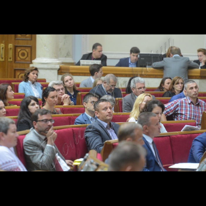 15 червня 2016 у Верховній Раді України відбулися парламентські слухання на тему: «Стратегія реінтеграції в Україну тимчасово окупованої території Автономної Республіки Крим та міста Севастополь: проблемні питання, шляхи, методи та способи».
Зі вступним словом до учасників слухань звернулася Заступник Голови Верховної Ради України Оксана Сироїд. 