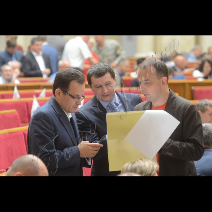 16 червня 2016 пленарне засідання Верховної Ради України. Олег Березюк, Роман Семенуха, Єгор Соболєв САМ.