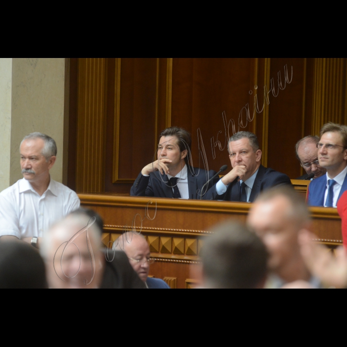 17 червня 2016 пленарне засідання Верховної Ради України. Міністр культури Євген Ніщук, міністр соціальної політики Андрій Рева.