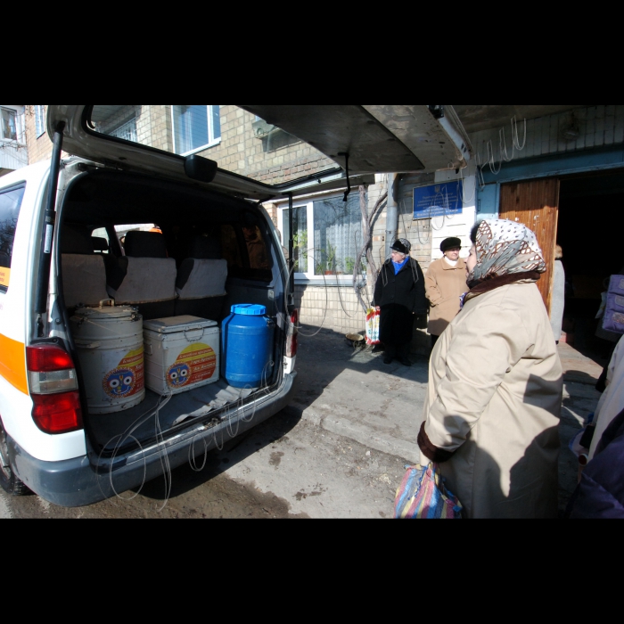 2 березня 2010 Київ, Виноградар. Благодійний обід, організований кришнаїтами в рамках благодійної програми «Харе Крішна. Їжа життя».
