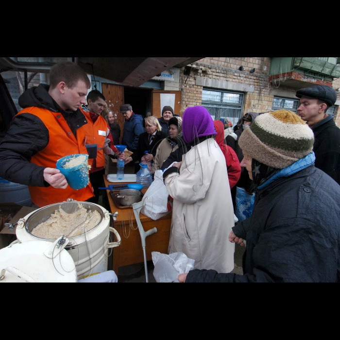 2 березня 2010 Київ, Виноградар. Благодійний обід, організований кришнаїтами в рамках благодійної програми «Харе Крішна. Їжа життя».