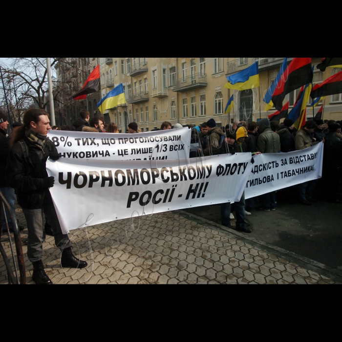 19 березня 2010 представники 16 національно-патріотичних організацій пікетували адміністрацію Президента з вимогами дотримання принципів незалежності та територіальної цілісності України, державного статусу української мови, незмінності статусу Героя України С. Бандери та Р. Шухевича і вимогою відставки Д. Табачника.