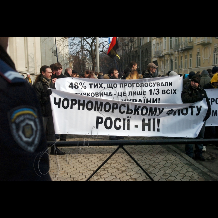 19 березня 2010 представники 16 національно-патріотичних організацій пікетували адміністрацію Президента з вимогами дотримання принципів незалежності та територіальної цілісності України, державного статусу української мови, незмінності статусу Героя України С. Бандери та Р. Шухевича і вимогою відставки Д. Табачника.