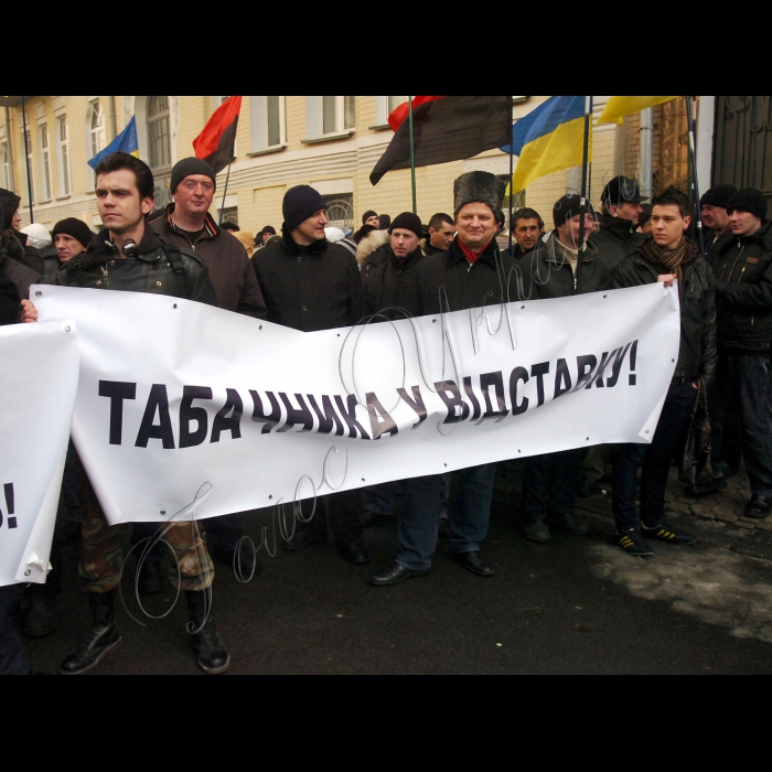 19 березня 2010 представники 16 національно-патріотичних організацій пікетували адміністрацію Президента з вимогами дотримання принципів незалежності та територіальної цілісності України, державного статусу української мови, незмінності статусу Героя України С. Бандери та Р. Шухевича і вимогою відставки Д. Табачника.