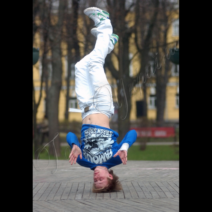10 квітня 2010 Київ, парк імені Шевченка.
Відкриття дитячого будинку мистецтв.