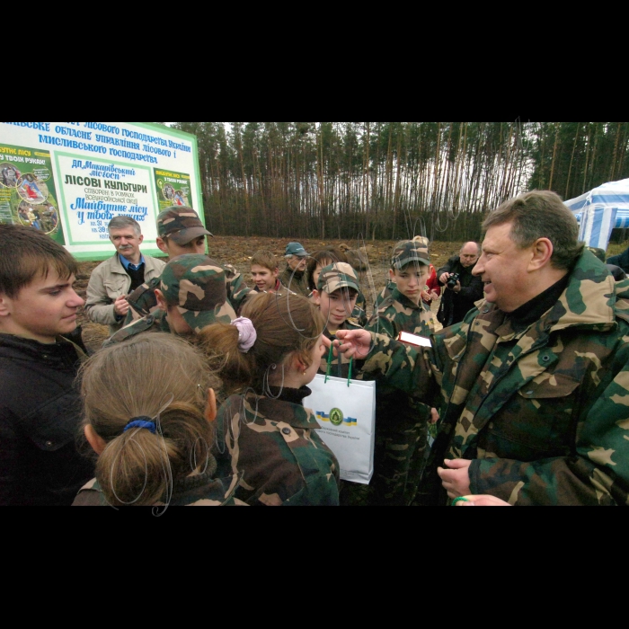 17 квітня 2010 урочисте відкриття завершального заходу акції «Майбутнє лісу в твоїх руках». Організатор - Держкомлісгосп. У  заході візьмуть участь представники КМУ, міністерств, інших центральних органів виконавчої влади, громадських організацій та учні шкільного лісництва середньої освітньої школи села Нежиловичі.