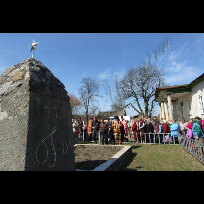 19 квітня 2010 село Дідівці Прилуцького району Чернігівської області.
Заступник Голови Верховної Ради Микола Томенко і народний депутат Валерій Дубіль узяли участь в акції «Микола Костомаров повертається на Чернігівщину», в рамках якої було презентовано проведені реставраційні роботи в садибі М. Костомарова, встановлено меморіальний хрест на місці майбутньої церкви тощо.
