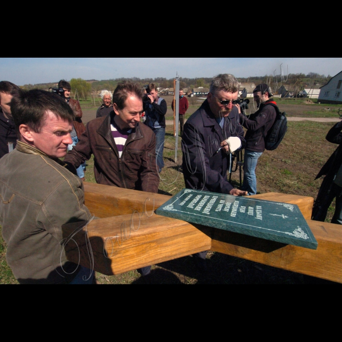 19 квітня 2010 село Дідівці Прилуцького району Чернігівської області.
Заступник Голови Верховної Ради Микола Томенко і народний депутат Валерій Дубіль узяли участь в акції «Микола Костомаров повертається на Чернігівщину», в рамках якої було презентовано проведені реставраційні роботи в садибі М. Костомарова, встановлено меморіальний хрест на місці майбутньої церкви тощо.