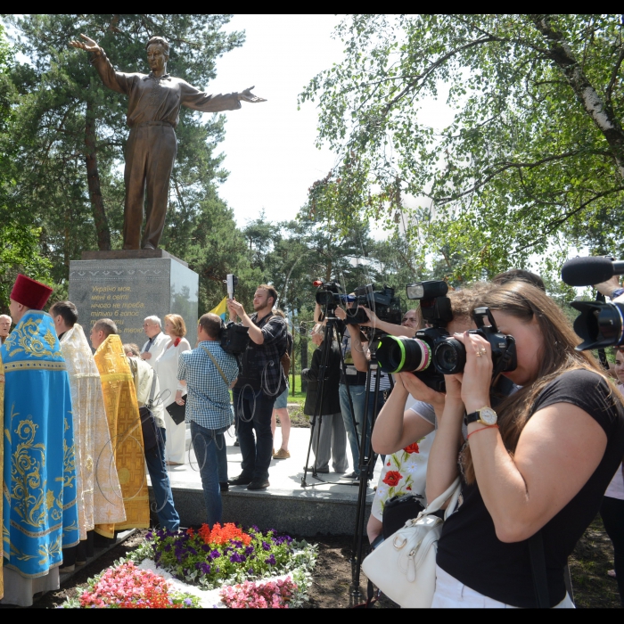 17 июня 2016 торжественное открытие и освящение памятника выдающемуся украинскому писателю Андрею Малышко. Освящение совершил Святейший Патриарх Киевский и всей Руси-Украины Филарет. Инициаторы создания и установки памятника - Фонд Андрея Малышко (Дмитрий Павлычко), Национальный центр 