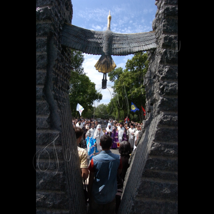 19 червня 2010 у Києві біля Меморіалу пам'яті жертв голодоморів в Україні відбулась акція  пам’яті жертв голодомору «Не дамо загасити свічу пам’яті». Організатори: Світовий конгрес українців, Український інститут національної пам'яті. 
Відбудеться молитва за невинно вбитих, після якої Cвічки Пам'яті поїдуть у міста України та по всьому світу. У кожній країні, яка підтримала кампанію -- а це Велика Британія, Австралія, США, Іспанія, Канада, Аргентина, Бразилія, Греція, Росія та інші, - участь у молитві візьмуть представники різних релігій і конфесій, політики, представники влади та української діаспори.