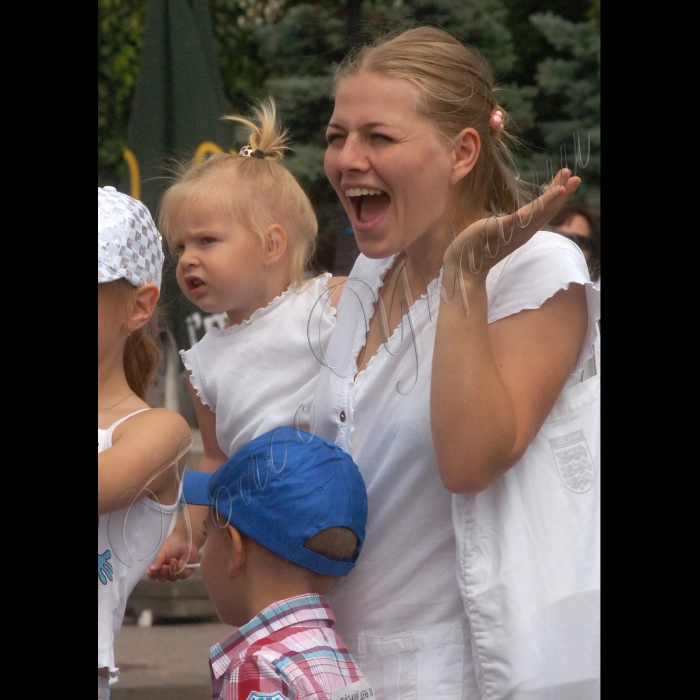 19 червня 2010 у Києві на Майдані Незалежності пройшла акція - Олімпійський пробіг-2010 в рамках Олімпійського дня. Захід відбувся за підтримки Міністерства України у справах сім’ї, молоді та спорту, Національного олімпійського комітету України та Київської міської державної адміністрації.
