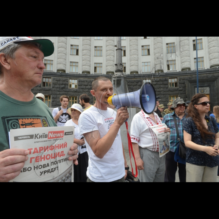 22 червня 2016 біля КМУ розпочалась акція «STOP! – тарифний геноцид!». З 1 липня 2016 р. Кабмін в черговий раз підвищив тарифи для населення. Вимоги акції: мораторій на підвищення тарифів на електроенергію, опалення, природний газ, гаряче і холодне водопостачання, житлово-комунальні послуги; скасування всіх постанов регуляторних органів про підвищення тарифів на електроенергію, опалення, природний газ, гаряче і холодне водопостачання, житлово-комунальні послуги, починаючи з 1 січня 2015 р.; проведення незалежного аудиту під громадським контролем господарської, в тому числі фінансової, діяльності державних і приватних компаній, які надають послуги з електропостачання, опалення, постачання природного газу, гарячого і холодного водопостачання, житлово-комунальні послуги. 