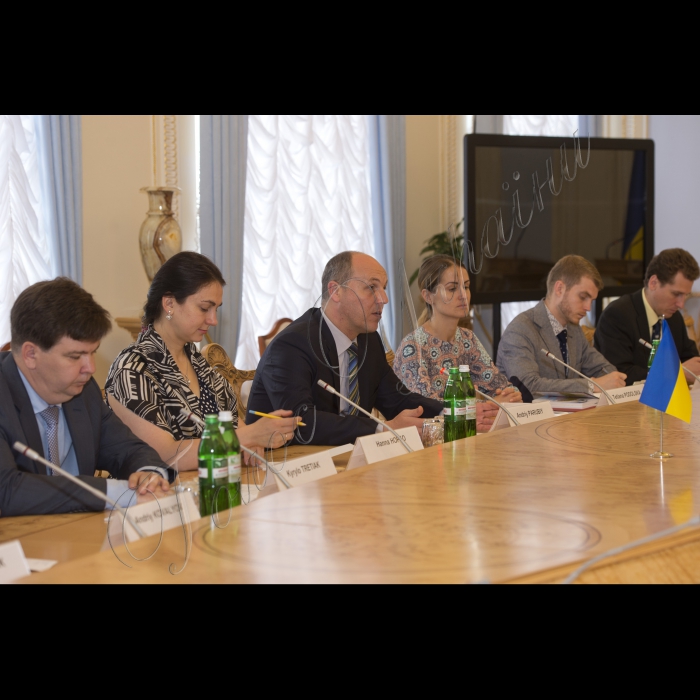 22 червня 2016 голова Верховної Ради України Андрій Парубій під час зустрічі привітав пана Мортена Енберга із призначенням на посаду керівника Офісу Ради Європи в Україні та представника Генерального секретаря з питань координації програм співробітництва з Радою Європи в Україні. Керівник Управління забезпечення міжпарламентських зв’язків Апарату Верховної Ради України Кирил Третяк, Голова комітету Верховної Ради України у закордонних справах Ганна Гопко, Голова Верховної Ради України Андрій Парубій, керівник Секретаріату Голови Верховної Ради України Тетяна Подольска, заступник Секретаріату Голови Верховної Ради України Максим Хлапук, Радник Голови Верховної Ради України Остап Кривдик.
