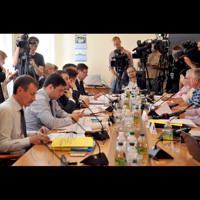 29 червня 2016 засідання Комітету з питань Регламенту та організації роботи Верховної Ради України.
Під час засідання розглядається питання щодо підтриманого та внесеного Генеральним прокурором України 16 червня 2016 р. до Верховної Ради України подання «Про надання згоди на притягнення до кримінальної відповідальності, затримання та арешт народного депутата України Онищенка Олександра Романовича».