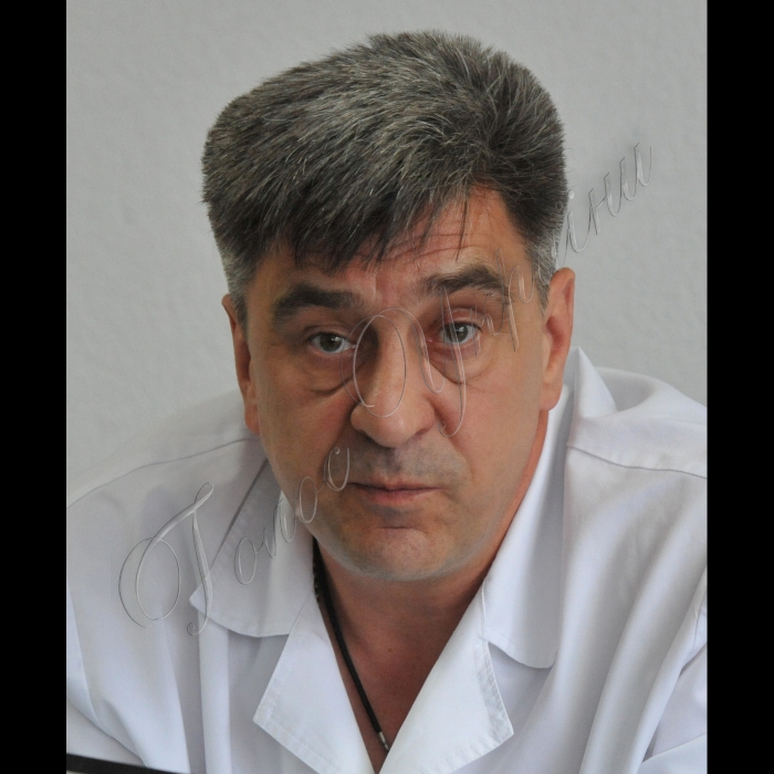 28 червня з Польщі спеціальним військовим медичним літаком «Віта» з Польщі, де він проходив лікування, в Україну перевезли майора, Героя України Олександра Петраківського.
На нашій війні капітан Олександр Петраківський очолював групу спеціального призначення оперативного командування «Північ» Збройних Сил України. Андрій Верба.