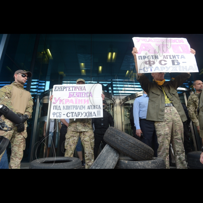 1 липня 2016 ветерани АТО прийшли до головного офісу холдингу ДТЕК з попереджувальною акцією. Патріоти вимагають звільнення з посади генерального директора ДТЕК Енерго Всеволода Старухіна.