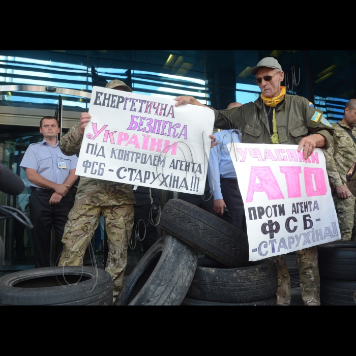1 липня 2016 ветерани АТО прийшли до головного офісу холдингу ДТЕК з попереджувальною акцією. Патріоти вимагають звільнення з посади генерального директора ДТЕК Енерго Всеволода Старухіна.