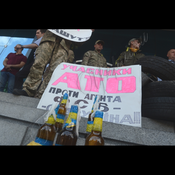 1 липня 2016 ветерани АТО прийшли до головного офісу холдингу ДТЕК з попереджувальною акцією. Патріоти вимагають звільнення з посади генерального директора ДТЕК Енерго Всеволода Старухіна.