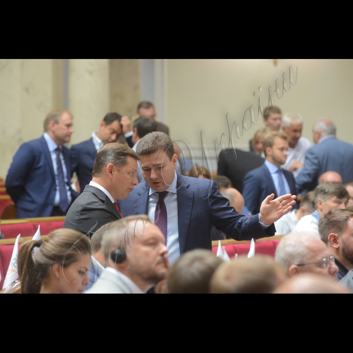 5 липня 2016 пленарне засідання Верховної Ради України. Олег Ляшко (РП), Віктор Бондар (Відродження).