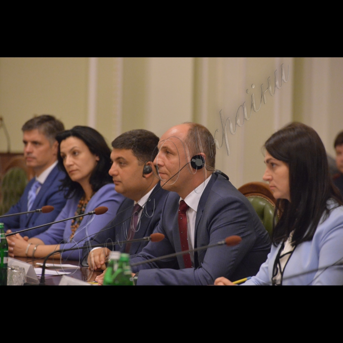 7 липня 2016 зустріч Голови Верховної Ради України Андрія Парубія та Прем’єр-міністра Володимира Гройсмана з Державним секретарем США Джоном Керрі. Віце-прем'єр-міністр із питань європейської та євроатлантичної інтеграції України Іванна Климпуш-Цинцадзе, Прем’єр-міністр України Володимир Гройсман, Голова Верховної Ради України Андрій Парубій, Ганна Гопко