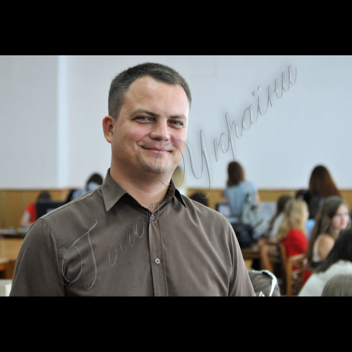 11 липня 2016 р. у Національному педагогічному університеті імені М.П. Драгоманова, як і по всій Україні, почалась вступна кампанія. Секретар приймальної комісії педагогічного університету кандидат педагогічних наук, доцент Тарас Олефіренко.