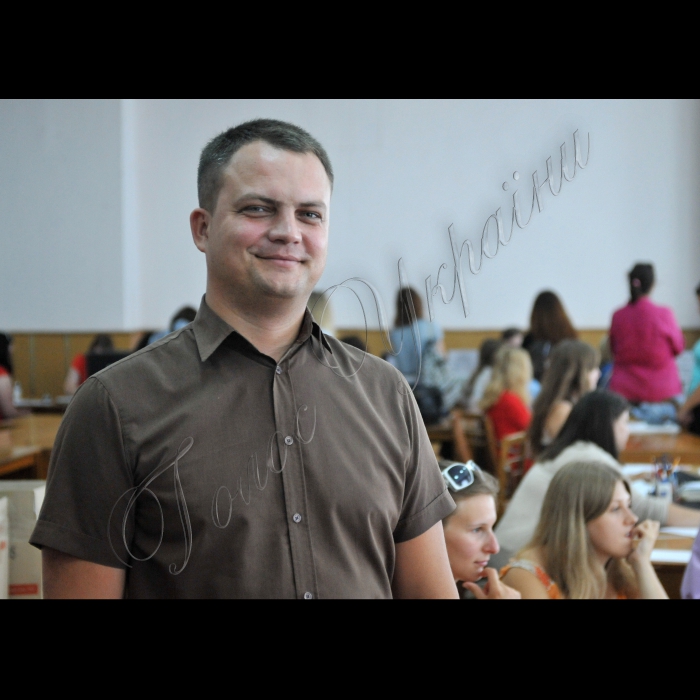 11 липня 2016 р. у Національному педагогічному університеті імені М.П. Драгоманова, як і по всій Україні, почалась вступна кампанія. Секретар приймальної комісії педагогічного університету кандидат педагогічних наук, доцент Тарас Олефіренко.