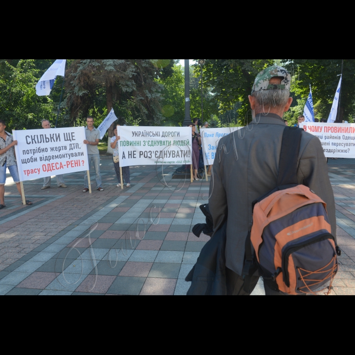 12 липня 2016 мітинг жителів Одеської області біля Верховної Ради України з вимогою ремонту дороги Одеса-Рені.