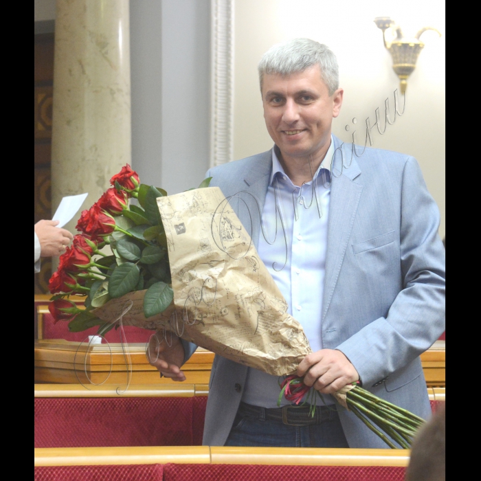 13 липня 2016 пленарне засідання Верховної Ради України. День народження у Андрія Гальченка (ОП).
