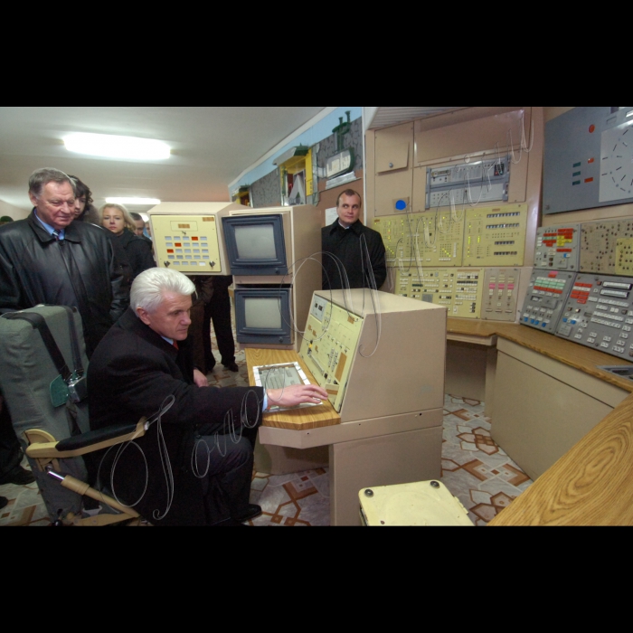 20 листопада 2009 поїздка Голови Верховної Ради України Володимира Литвина в Кіровоградську область.
Поблизу Первомайська. Відвідання Музею ракетних військ стратегічного призначення.