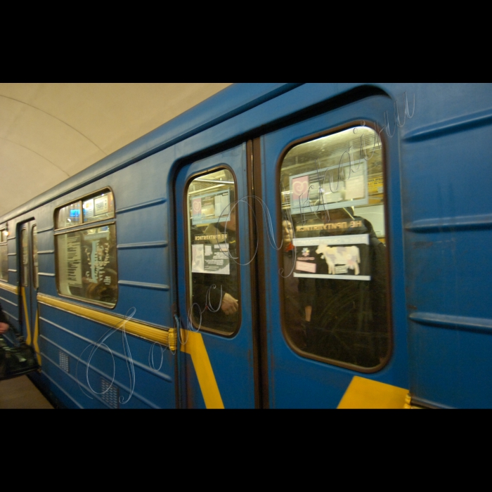 1 грудня 2009 реклама у метрополітені.