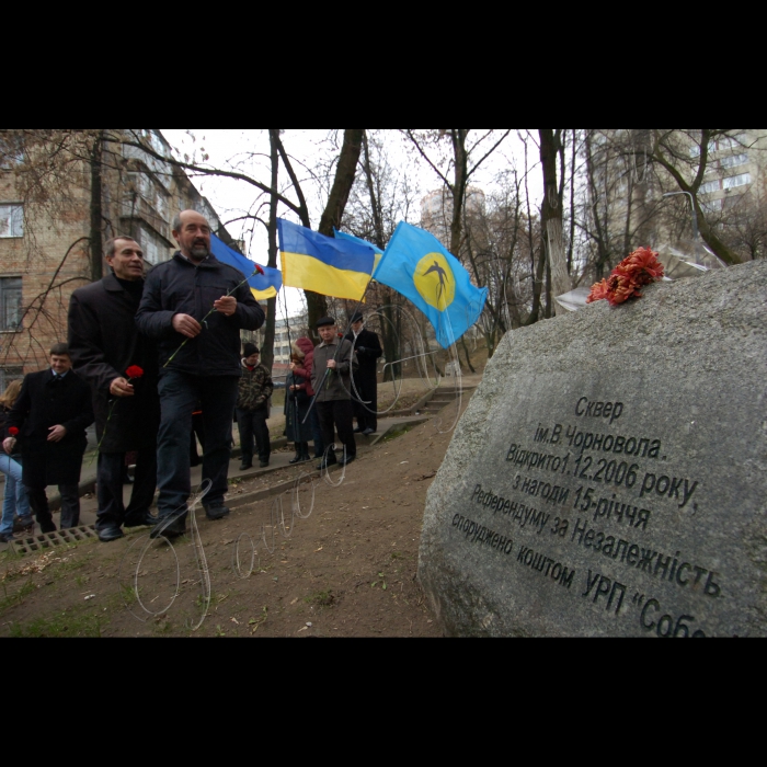 1 грудня 2009 у Києві, у сквері імені В. Чорновола, біля пам’ятного знаку відбувся мітинг з нагоди 18-ї річниці референдуму за Незалежність та молебень за Україну. Організатор – Українське православне братство святого Апостола Андрія Первозваного.