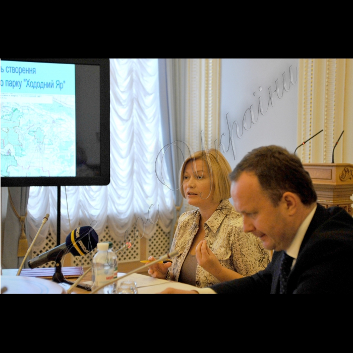 19 липня 2016 Верховна Рада України. Нарада з питань створення національного природного парку «Холодний Яр» та інших природних національних парків. Ірина Геращенко-перший заступник Голови ВР України, Остап Семерак - Міністр екології та природних ресурсів України.