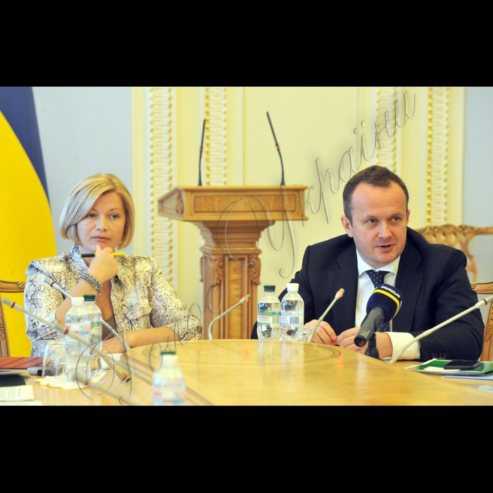 19 липня 2016 Верховна Рада України. Нарада з питань створення національного природного парку «Холодний Яр» та інших природних національних парків. Ірина Геращенко-перший заступник Голови ВР України, Остап Семерак - Міністр екології та природних ресурсів України.