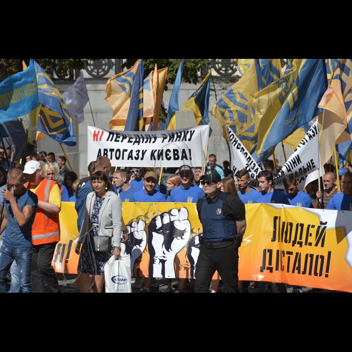 20 липня 2016 у Києві біля Кабміну розпочалася акція протесту в якій взяли участь представники Незалежної профспілки гірників України, Вільної профспілки залізничників України, Вільної профспілки медичних працівників України, профспілки бортпровідників України, металургів. Організатор акції - Незалежна профспілка гірників України.  