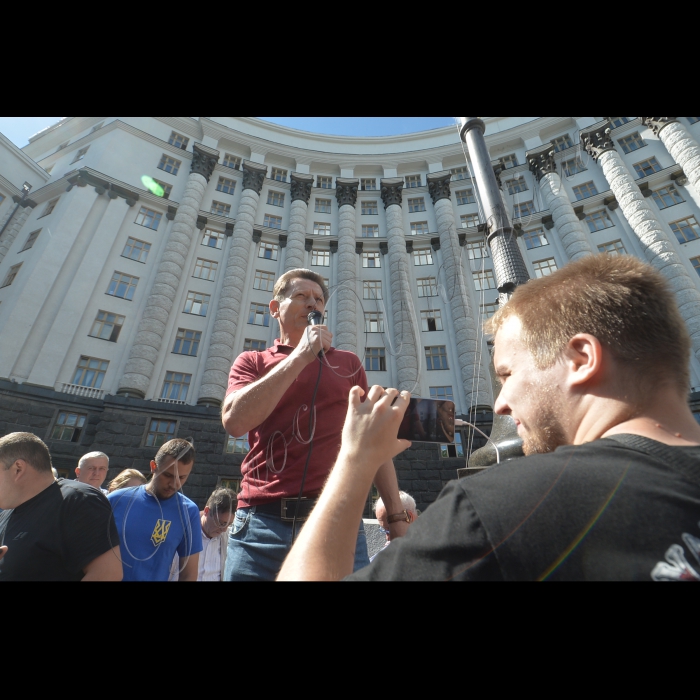 20 липня 2016 у Києві біля Кабміну розпочалася акція протесту в якій взяли участь представники Незалежної профспілки гірників України, Вільної профспілки залізничників України, Вільної профспілки медичних працівників України, профспілки бортпровідників України, металургів. Організатор акції - Незалежна профспілка гірників України. Михайло Волинець.
