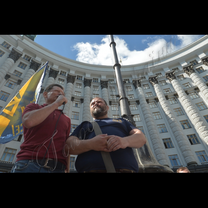 20 липня 2016 у Києві біля Кабміну розпочалася акція протесту в якій взяли участь представники Незалежної профспілки гірників України, Вільної профспілки залізничників України, Вільної профспілки медичних працівників України, профспілки бортпровідників України, металургів. Організатор акції - Незалежна профспілка гірників України.  