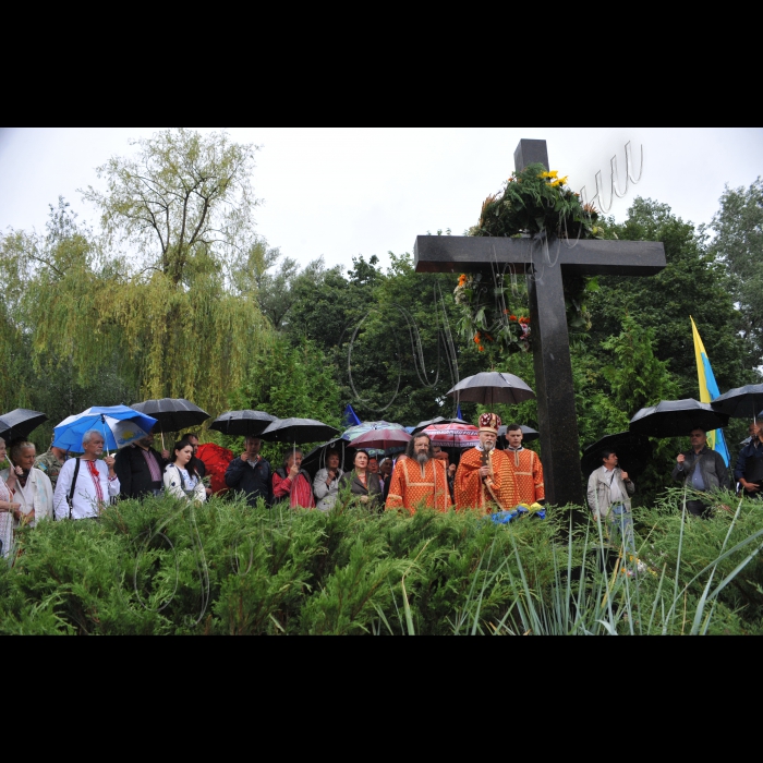 21 липня 2016 у Києві, біля Пам’ятного Хреста у Бабиному Яру Київська міська організація ОУН, Фундація ім. Олега Ольжича, Жіноче товариство імені Ольги Басараб і Олени Теліги, Українська військова організація відзначили 110-у річницю від дня народження Олени Теліги. 