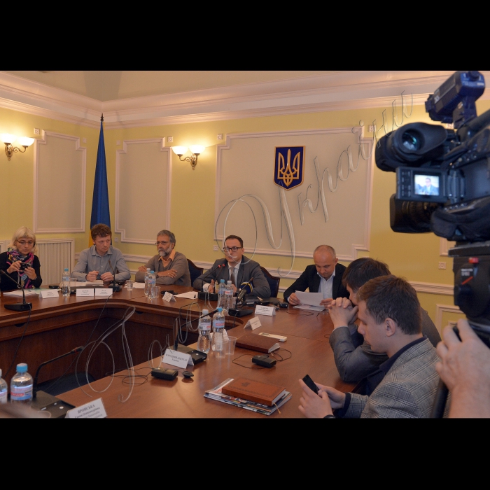 22 липня 2016 круглий стіл на тему: «Ратифікація Паризької угоди: що далі?» проводиться Комітетом Верховної Ради України з питань паливно-енергетичного комплексу, ядерної політики та ядерної безпеки.