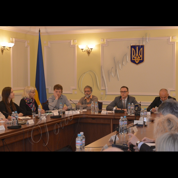 22 липня 2016 круглий стіл на тему: «Ратифікація Паризької угоди: що далі?» проводиться Комітетом Верховної Ради України з питань паливно-енергетичного комплексу, ядерної політики та ядерної безпеки.