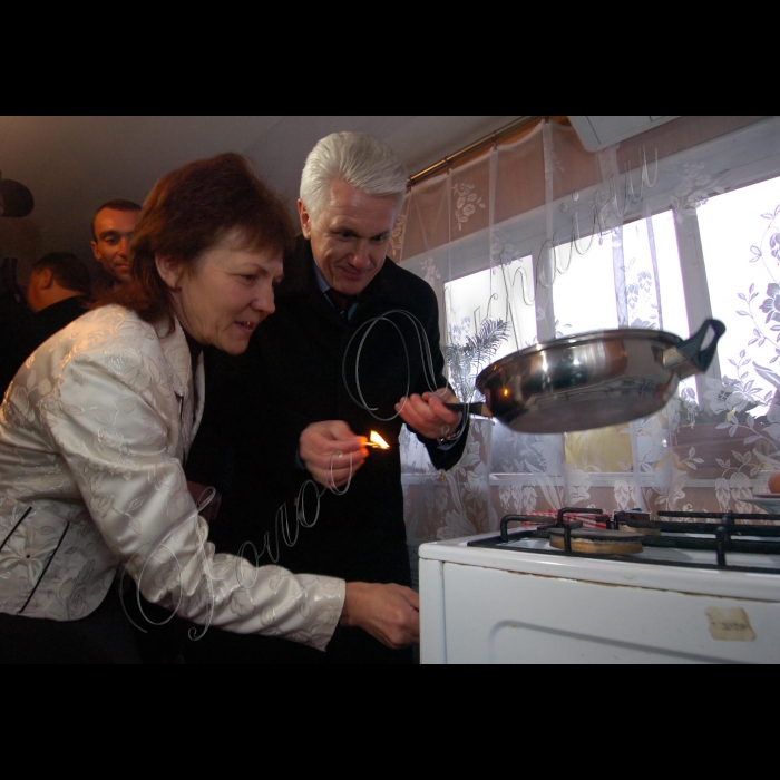 4 грудня 2009 Голова Верховної Ради України Володимир Литвин відвідав з робочою поїздкою Рівненську область.
смт Соснове. Участь в урочистому відкритті газопроводу. В. Литвин запалив газ у родині Марії Гуменюк.